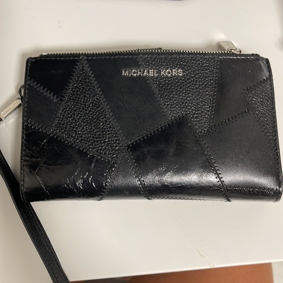 Michael Kors wristlet - Picture 2 of 3